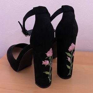 Rose Embroidered Platform Heels Women Size 7 🌹